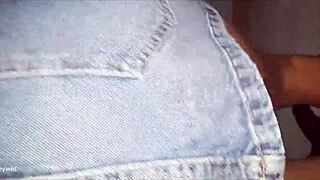 Watch Vikusik22a give a deep blowjob?