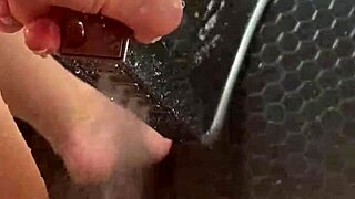 Hot aesthetic stepsis masturbates in sunny shower, Saudi Arabian teen 18+!