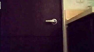 deje una camara escondida en el ba�o de mi compa�era universitaria espa�ola