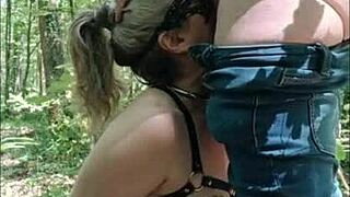 2025 05 30 SLAVE F IN FOREST DOGGING URO ET PIPE