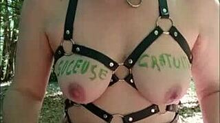 2025 05 30 SLAVE F IN FOREST DOGGING URO ET PIPE