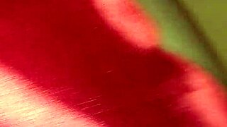 Gatita mamando y montando la verga.