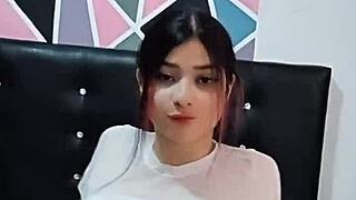 Actriz porno le da una gran mamada a su padrastro casero real