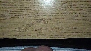 Watch me masturbate to cumshot!