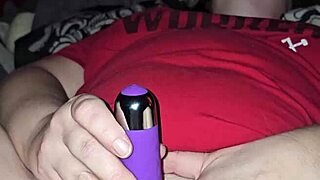 Solo milf with big pink pussy cums