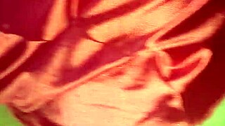 Gatita mamando y montando la verga.