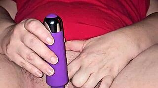 Solo milf with big pink pussy cums