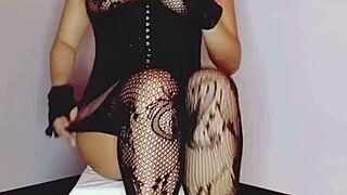 Bluee squirts her hot juices passionately