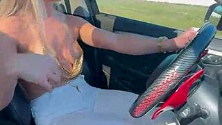 Loira cavalona takes double penetration