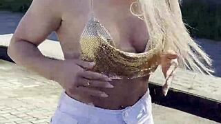 Loira cavalona takes double penetration