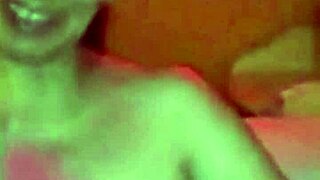 me follo al tío de mi marido mientras él limpia la plaza