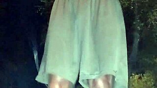 pick me up for a quick dorm workout sesh with roommate 💪😉