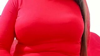 colombian stepmom's huge cameltoe pussy lips drip in leggings masturbation