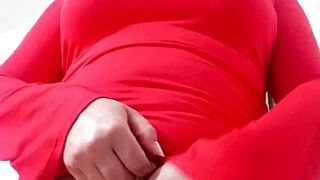 colombian stepmom's huge cameltoe pussy lips drip in leggings masturbation