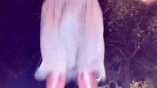 pick me up for a quick dorm workout sesh with roommate 💪😉