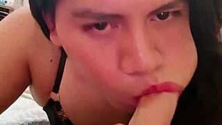 Chupando mi dildote gordo hasta el fondo