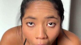 Любительница Nysdel заглатывает толстый BBC с дрочкой перед офисным трахом