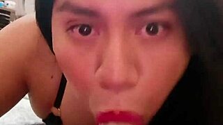 Chupando mi dildote gordo hasta el fondo