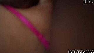 Belle Petite Stagiaire Sur Grosse Bite Noire