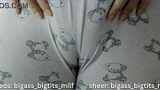 check this juicy camel toe on curvy latina spreading wet pussy lips and big clit 😍💦👅