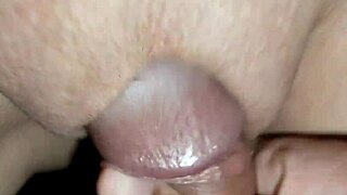 casada skinny geme enquanto fodo sua buceta apertada até CREAMPIE