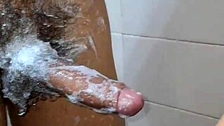 minha amiga disse que so vai tirar a virgindade dele se raspa todo pelo do pinto durante a depilacao ele tentou me comer no pelo anyway