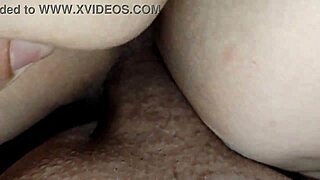 casada skinny geme enquanto fodo sua buceta apertada até CREAMPIE