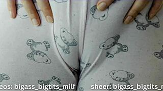 check this juicy camel toe on curvy latina spreading wet pussy lips and big clit 😍💦👅