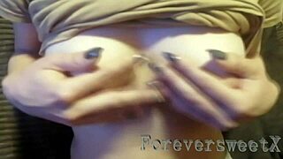 foreversweetx fingers tits lingerie masturbates online chat