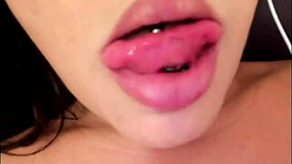those dick sucking lips on her webcam make me wanna cum down her college slut throat