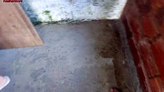 minha empregada baixinha pegou meu pau e meteu na buceta dela em casa