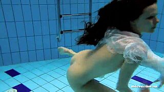 Kristy flaunts big boobs in bikini underwater pool