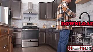 stepsister sawyer cassidy rides huge dick during laundry chore 😏🍆🏠