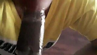 Chilling on the sofa for a quick blowjob session