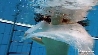 Kristy flaunts big boobs in bikini underwater pool