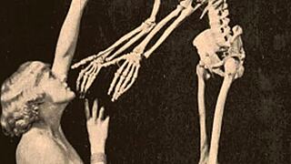 i'm totally obsessed with this vintage halloween vibe it's super cool and nostalgic can't get enough of those retro antique feels