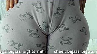 Cameltoe ukrywa jej napuchnięte mokre wargi błagające o rozcapienie