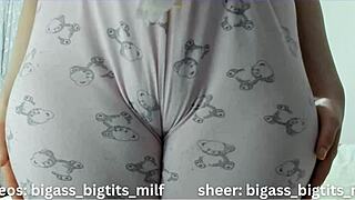 cameltoe hides her puffy wet lips begging to spread