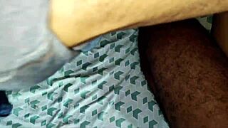 Nevlastní sestry s holýma křivkama dostanou nevlastního bratra do šílenství touhy