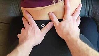 स्कार्लेट विंटर्स के योगा लेगिंग्स फाड़कर जोरदार चुदाई देखना चाहते हो?