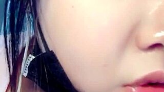 Chinese Webcam Girl Fingers Shaved Pussy Closeup