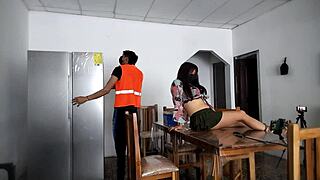 i'm super excited spreading legs n showing my huge ass to house strangers