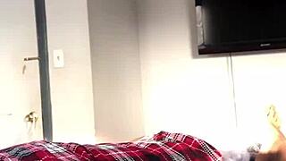 waking up to her soft morning handjob 😏✋💦