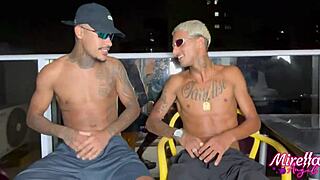 Funkeira calls maloqueiro kid to her place and they fuck on balcony 😏🍑 Who's watching??