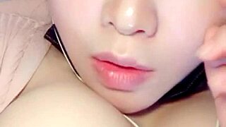 Chinese Webcam Girl Fingers Shaved Pussy Closeup