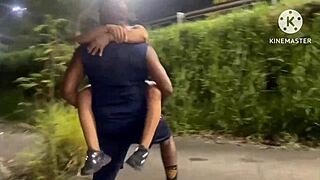 ei olha esposa traindo corno com negão dotado na rua sem gasolina 😂 e corno agradeceu!!