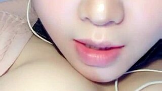 Chinese Webcam Girl Fingers Shaved Pussy Closeup