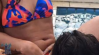 minha amiga largou o boy e a gente fodeu na piscina publica!!