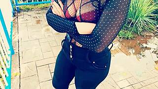 amateur couple bangs big ass cowgirl style for cash in public outdoor spot