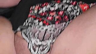 milf squirting huge dildo in me!!